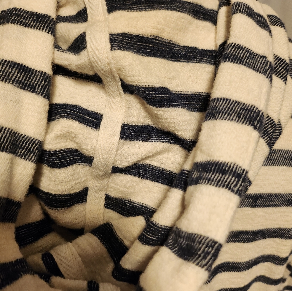 Euc, old Navy sz medium, lightweight hoodie,  blue/cream stripes - Picture 6 of 6